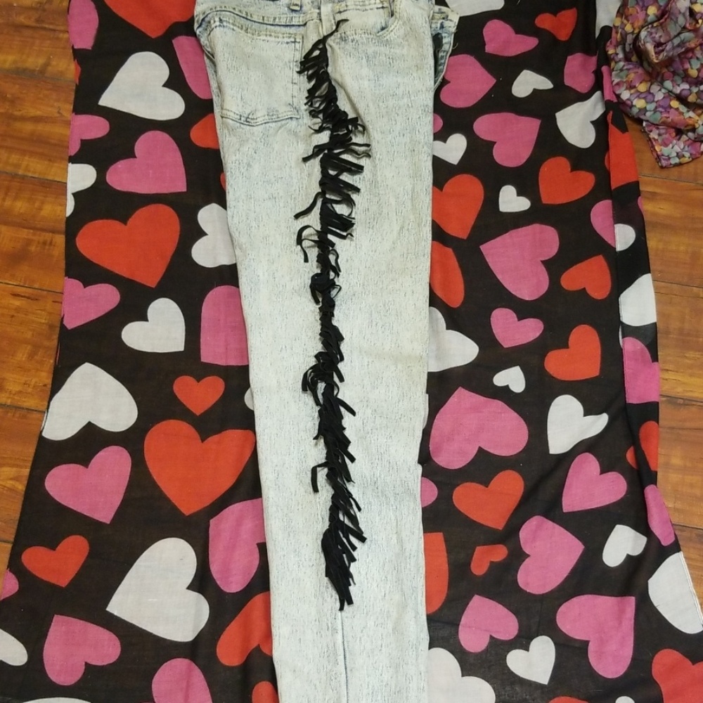 Jeans with fringes on each side - Picture 4 of 7
